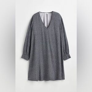 H&M V neck Navy floral dress